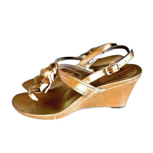 3/$30❤️ Madeline Stuart Bronze Metallic Floral Vegan Wedge Heel Sandals Size 8.5 - Picture 4 of 6